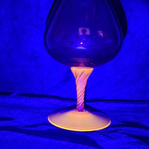 VTG Hand-Blown Amberina Glass Vase Brandy Snifter Cadmium UV Glow 10.75" - Picture 11 of 11